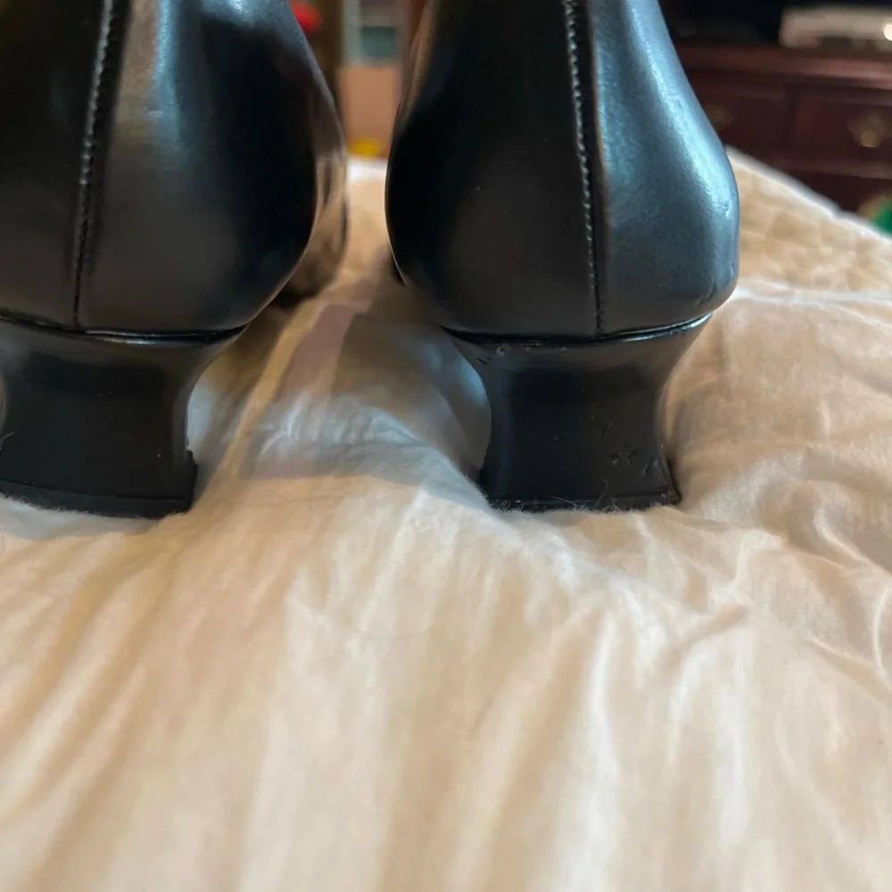 Easy Street Women Kitten Pump Heels Wave Size US 8M Black Faux Leather